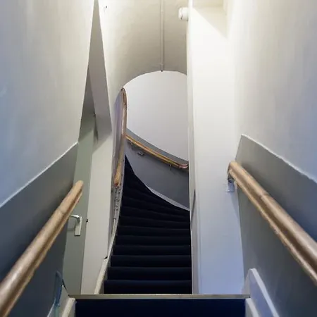 Отель Hotel Amsterdam Inn 2*