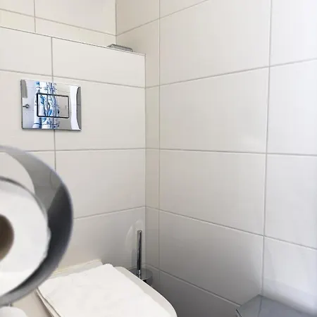 Отель Hotel Amsterdam Inn 2*