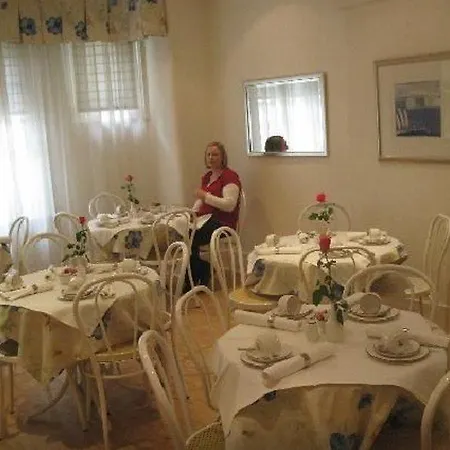 Отель Hotel Amsterdam Inn 2*