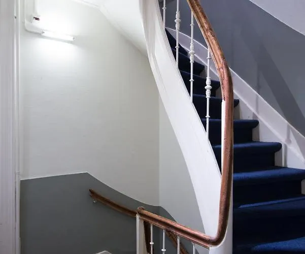 Hotel Amsterdam Inn Otel 2*